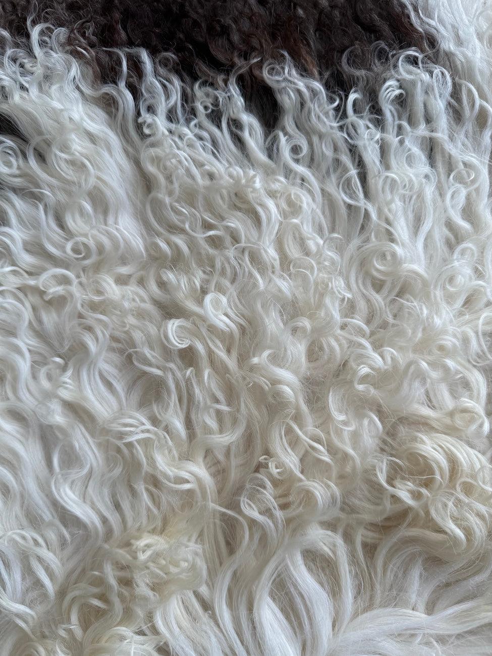 Lammskinn Naturligt Vitt med Mörka Partier (Nr113)