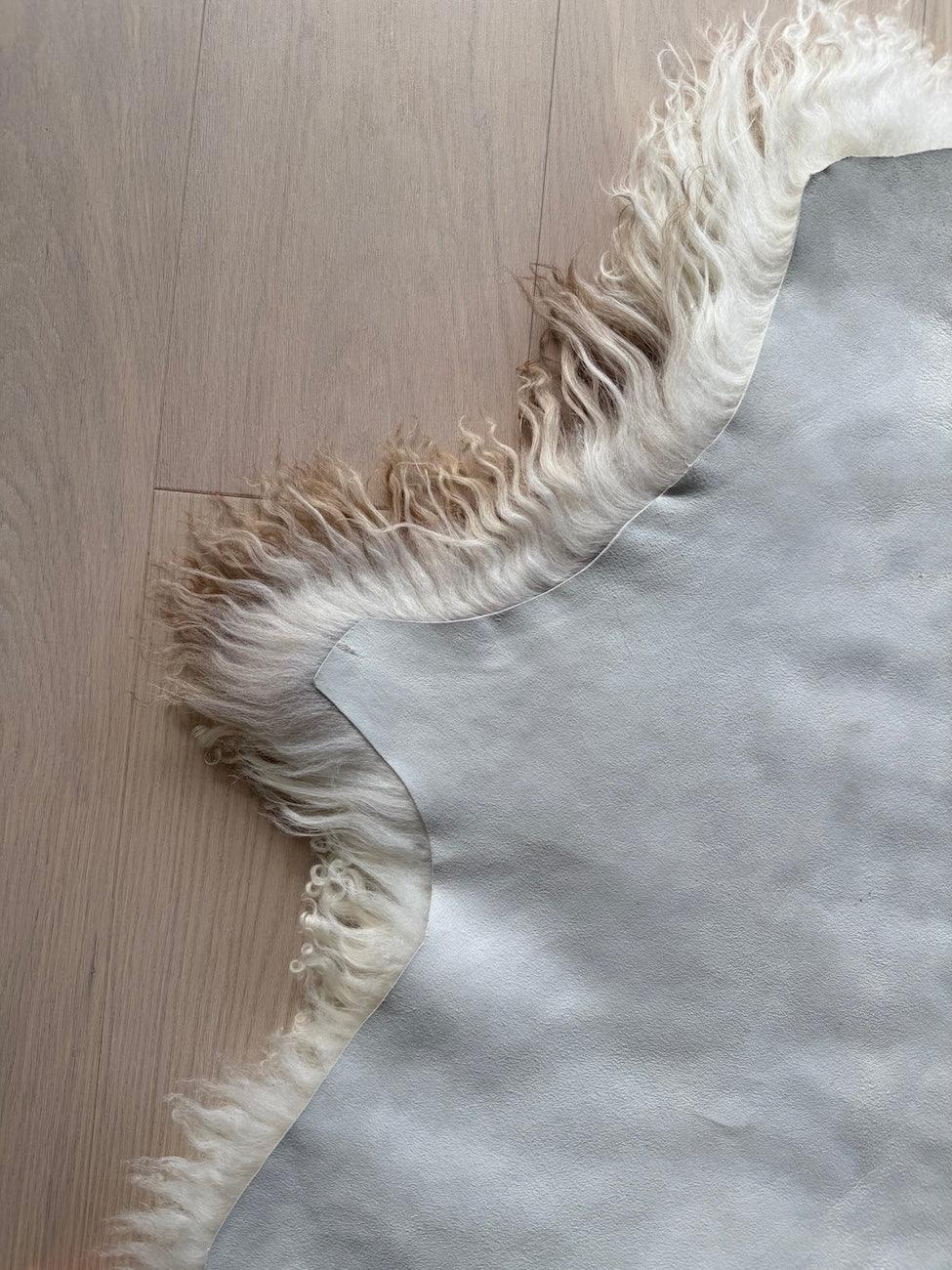 Vitt Lammskinn med Bruna Partier (Nr80)