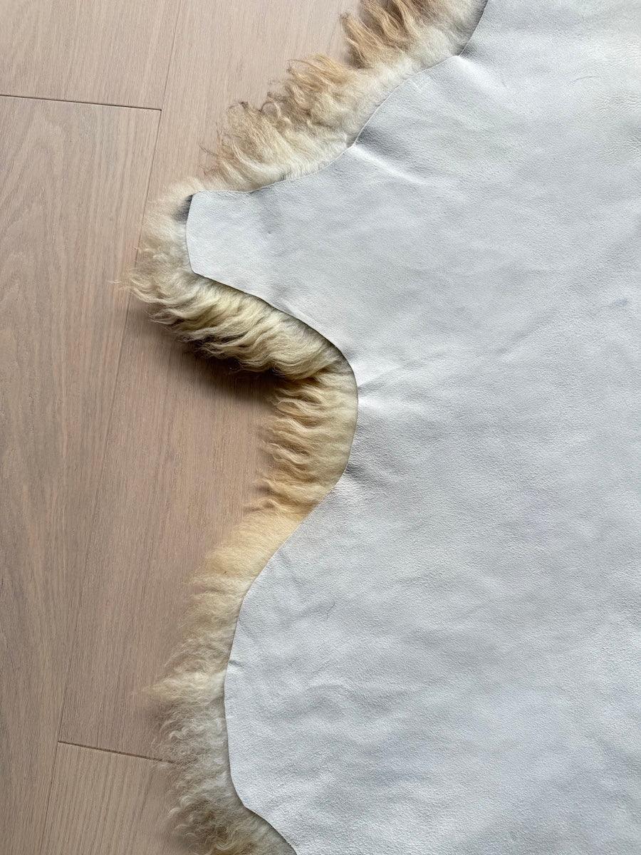 Stort Lammskinn med Unik Blandning av Naturliga FĂ€rger (Nr46)