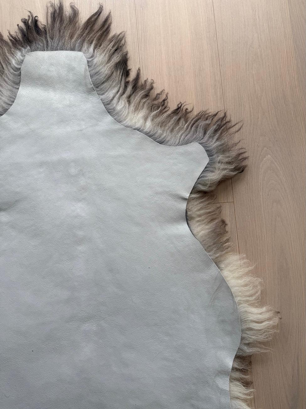 Stor LammskinnsfÀll Vitt & Mörkbrunt (Nr10)