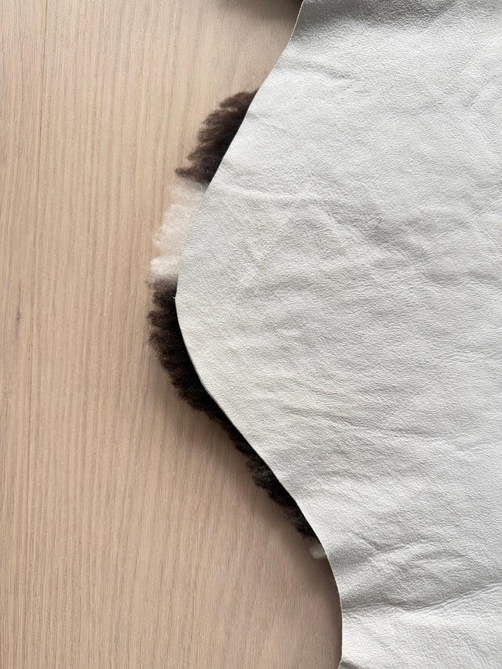 Merino Lammskinn Svart Mönstrat (Nr9)