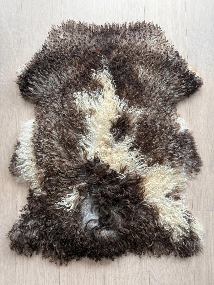 Lammskinn Mörkbrunt med Vita Nyanser (Nr114)