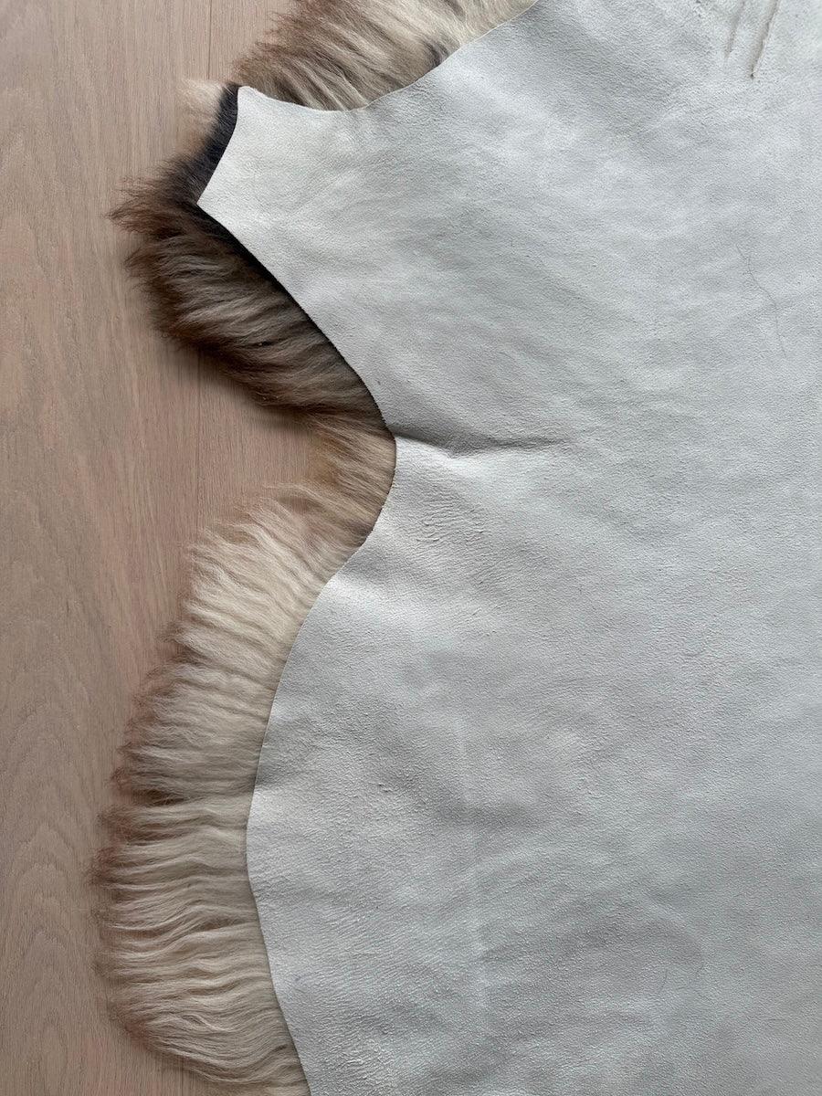 Vitt & Ljusbrunt Mönstrat Lammskinn (Nr17)