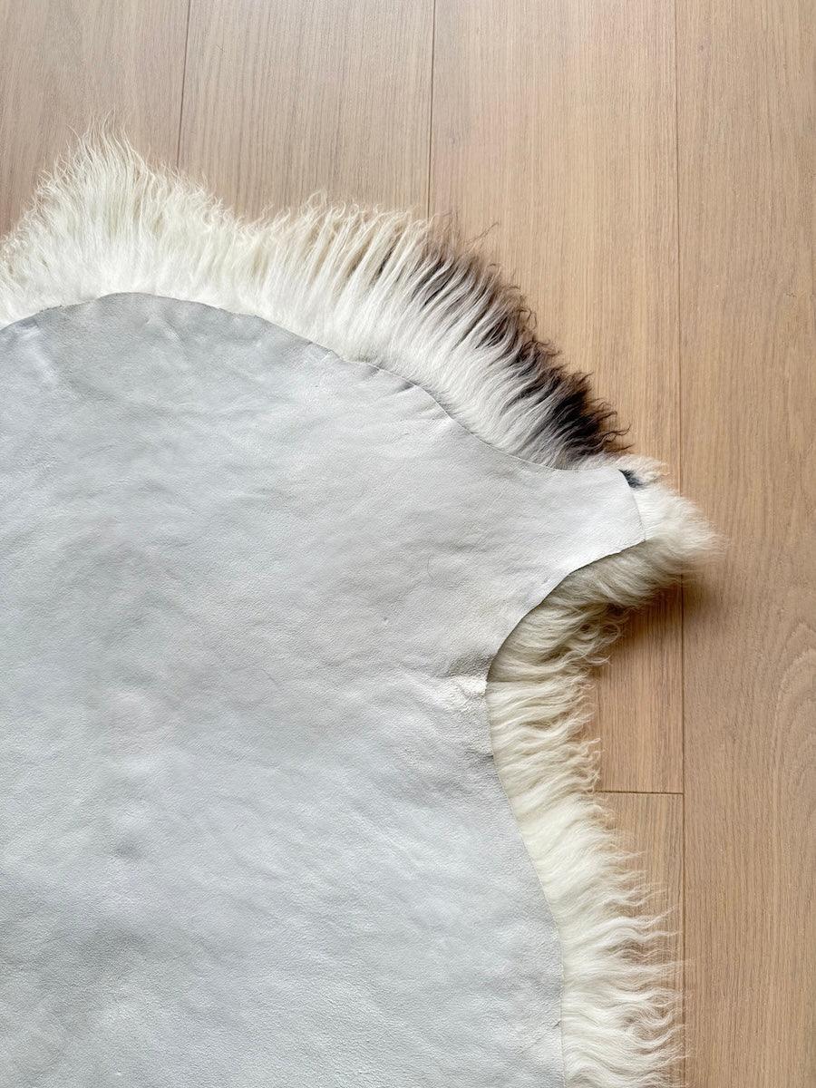 Lammskinn Vitt med LÄng VÄgig Ull (Nr95)