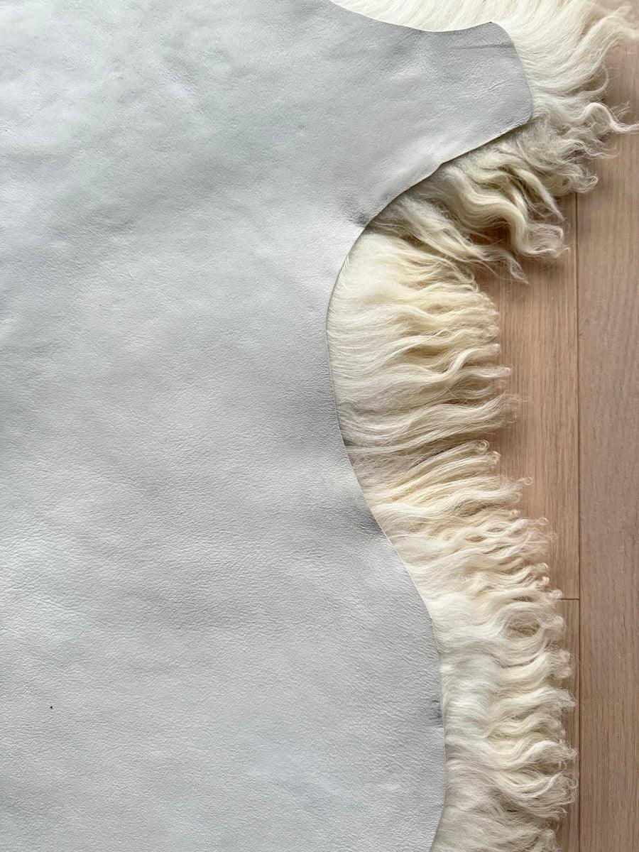 Stort Lammskinn Vitt med LÄng VÄgig Ull (Nr61)