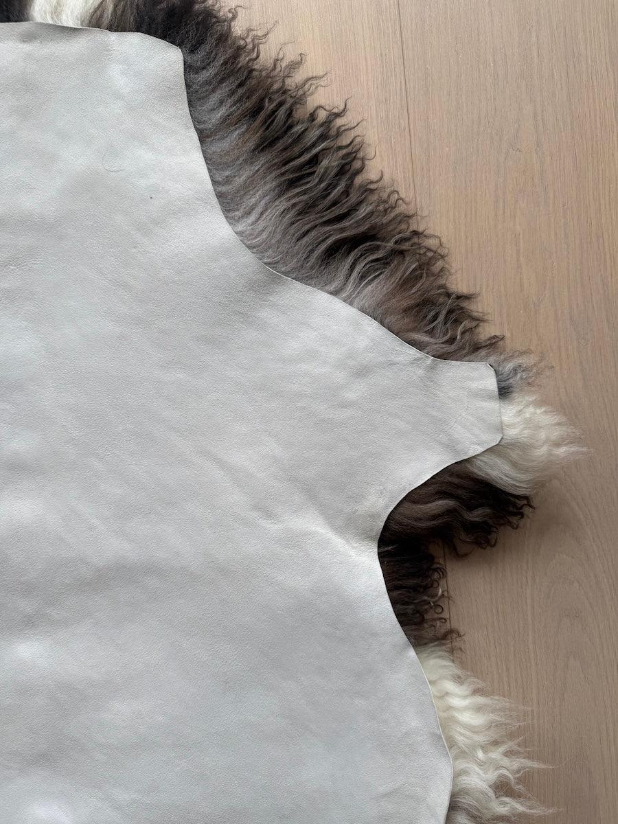 Vitt & Svart Lammskinn VÄgig LÄng Ull (Nr70)