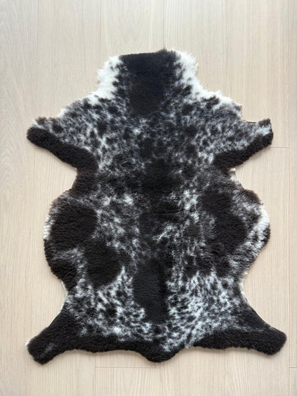 Merino Lammskinn Svart Mönstrat (Nr9)